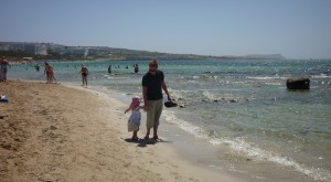 Slap af ved en af de mange strande i Ayia Napa og tag en dukkert i bøgen blå.